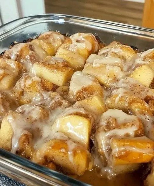 Cinnamon Roll Peach Cobbler CYSSERO